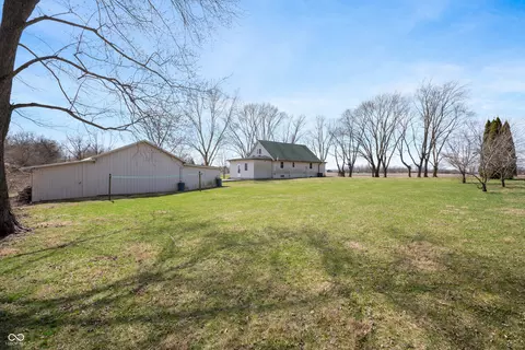 Exterior - 712 N Pendleton Ave, Pendleton, IN 46064 photo 5 of 7