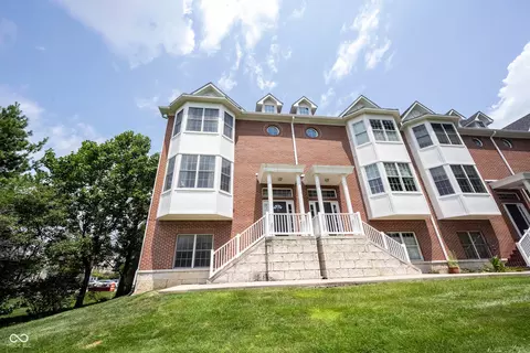 825 S Park Trail Dr, Carmel, IN 46032