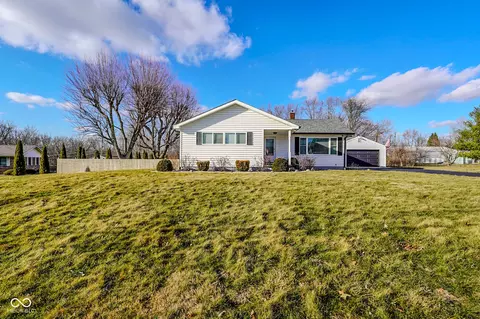 194 W Hunt Rd, Rushville, IN 46173