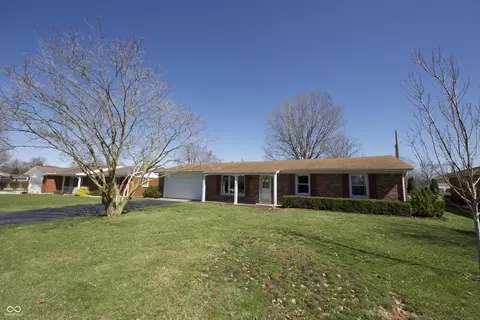 2525 Flintwood Dr, Columbus, IN 47203