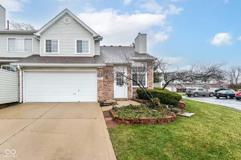 915 Prestwick Dr #D, Indianapolis, IN 46214