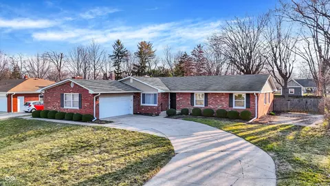 8425 Bishops Ln, Indianapolis, IN 46217