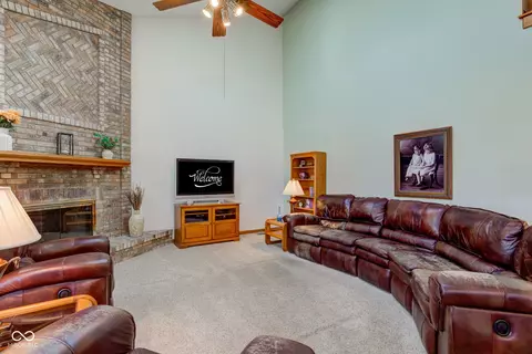 Living - 2274 W Huntsville Rd, Pendleton, IN 46064 photo 3 of 5