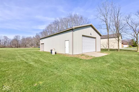 Exterior - 2274 W Huntsville Rd, Pendleton, IN 46064 photo 7 of 10