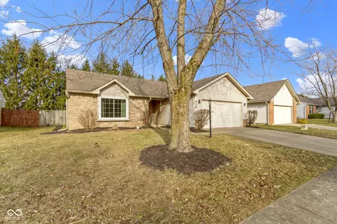 436 E Pine Ridge Dr, Westfield, IN 46074 photo 2