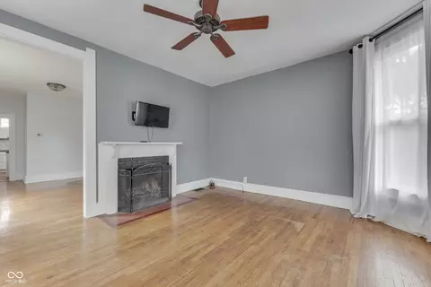 Living - 475 E Madison St, Franklin, IN 46131 photo 3 of 6