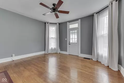 Living - 475 E Madison St, Franklin, IN 46131 photo 1 of 6