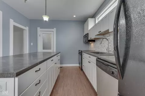 Kitchen - 475 E Madison St, Franklin, IN 46131 photo 4 of 4