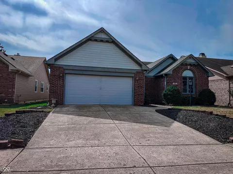 1621 Foxmere Blvd, Greenwood, IN 46142