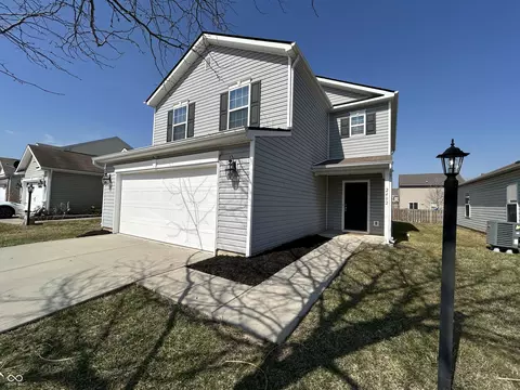 2402 Middle View Dr, Columbus, IN 47201