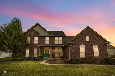 10451 Meadow Lake Dr, Fishers, IN 46038