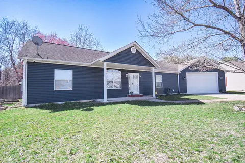 1755 Pinion Ct, Columbus, IN 47201