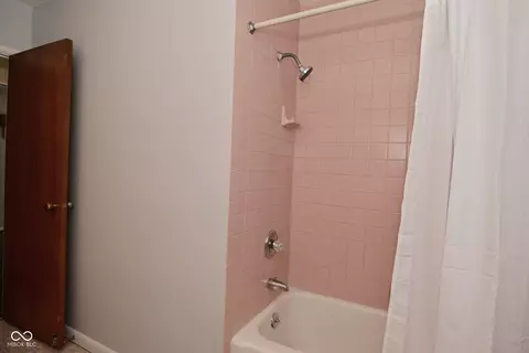 Bath - 616 Gibbs Ct, Plainfield, IN 46168 photo 3 of 4