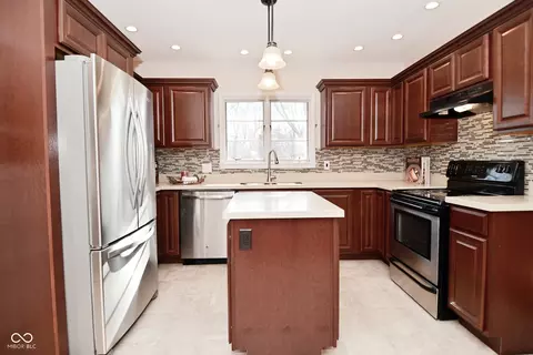 Kitchen - 616 Gibbs Ct, Plainfield, IN 46168 photo 2 of 6
