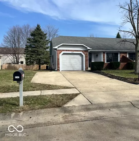 1127 Barbara Dr, Greenwood, IN 46143