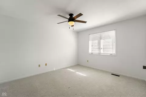 Bedroom - 3705 River Rd, Columbus, IN 47203 photo 8 of 11