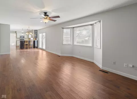 Living - 3705 River Rd, Columbus, IN 47203 photo 4 of 7