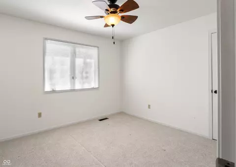 Bedroom - 3705 River Rd, Columbus, IN 47203 photo 6 of 11