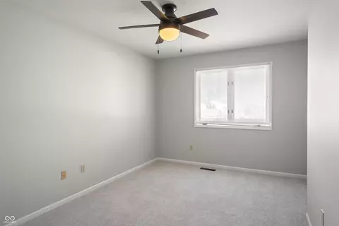 Bedroom - 3705 River Rd, Columbus, IN 47203 photo 5 of 11