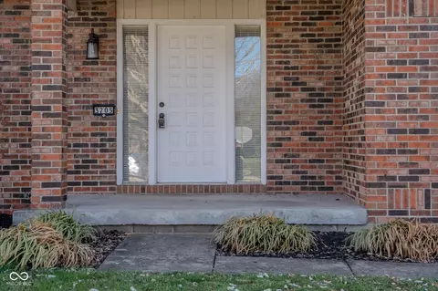 Exterior - 3705 River Rd, Columbus, IN 47203 photo 2 of 6