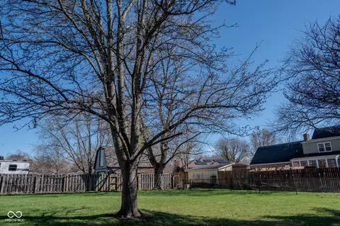 Exterior - 3705 River Rd, Columbus, IN 47203 photo 6 of 6