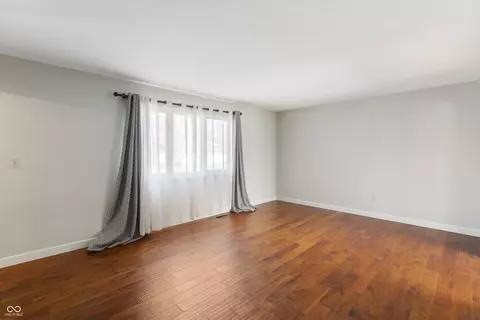Living - 3705 River Rd, Columbus, IN 47203 photo 1 of 7