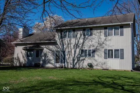 Exterior - 3705 River Rd, Columbus, IN 47203 photo 3 of 6