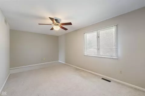 Bedroom - 3705 River Rd, Columbus, IN 47203 photo 2 of 11