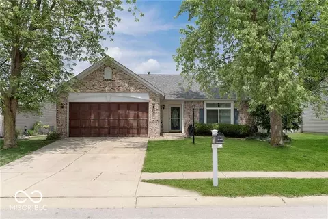136 Meadow Glen Dr, Avon, IN 46123