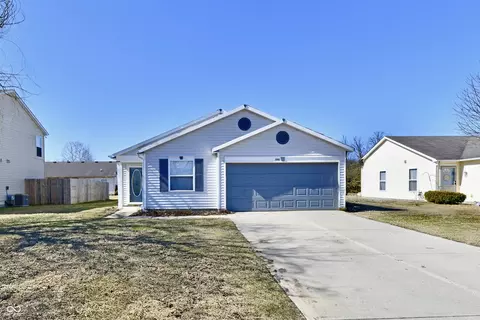 888 Streamside Dr, Greenfield, IN 46140
