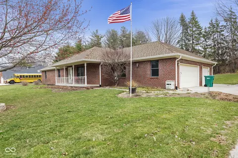 12129 N Cedarview Dr, Mooresville, IN 46158