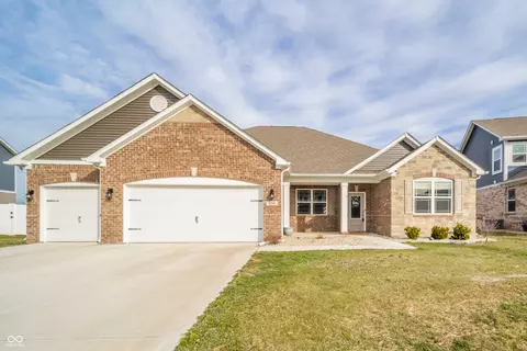 4720 W Tradwell Dr, New Palestine, IN 46163