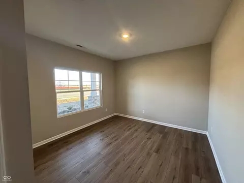 6923 Blackthorne Dr, Pendleton, IN 46064 photo 2
