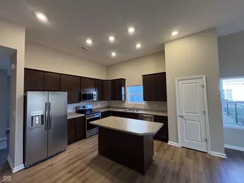 6923 Blackthorne Dr, Pendleton, IN 46064 photo 3