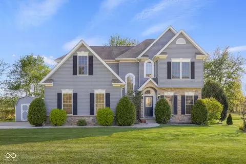 7845 W Hillside Dr, Columbus, IN 47201