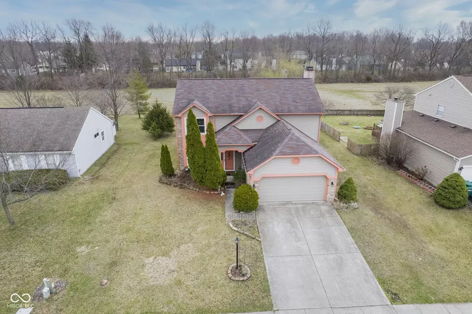 View/Area - 7531 Bancaster Dr, Indianapolis, IN 46268 photo 2 of 8