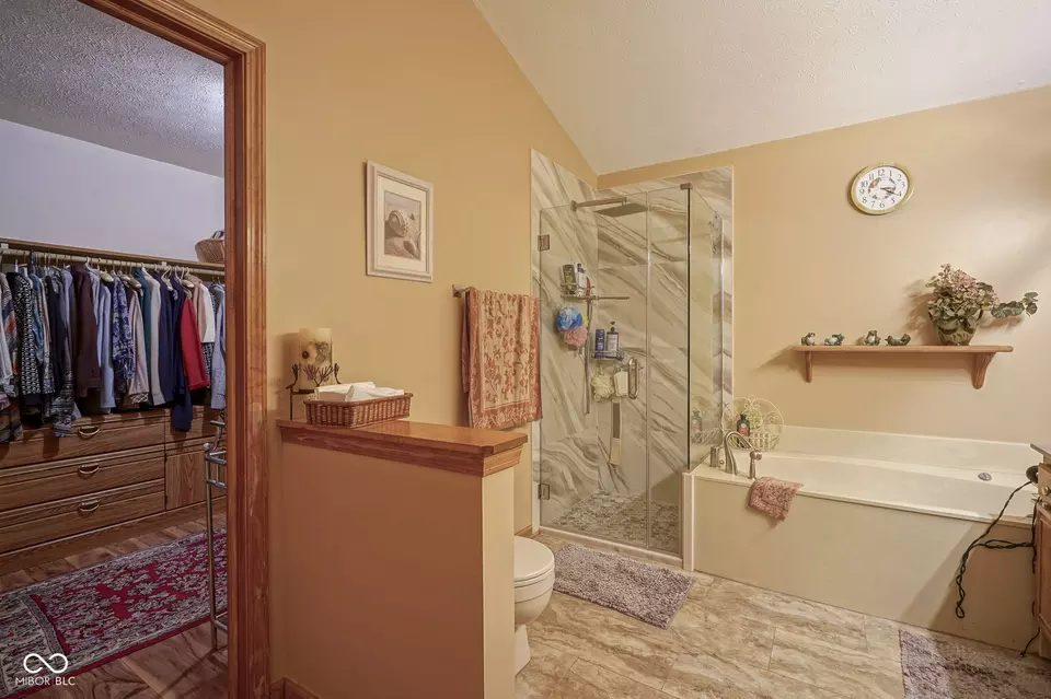 Bath - 7531 Bancaster Dr, Indianapolis, IN 46268 photo 1 of 4