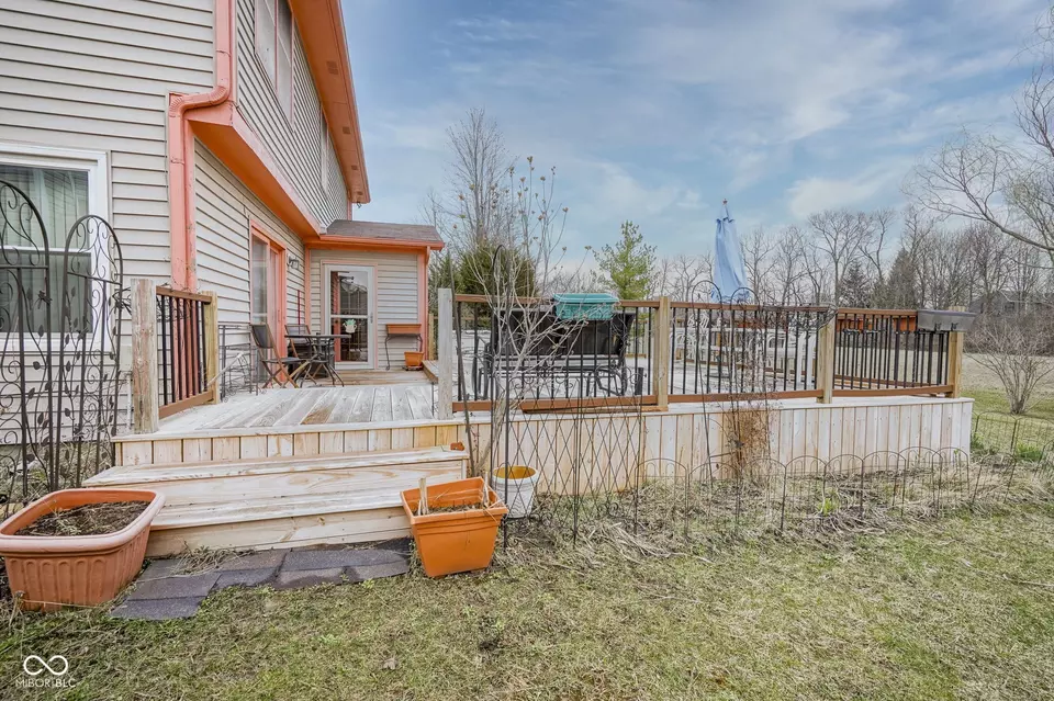 Exterior - 7531 Bancaster Dr, Indianapolis, IN 46268 photo 9 of 13
