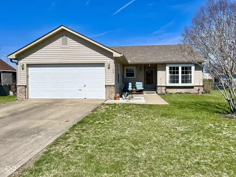 1104 Cottage Cir, Seymour, IN 47274