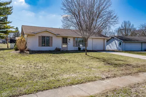 1303 Superior Dr, Auburn, IN 46706