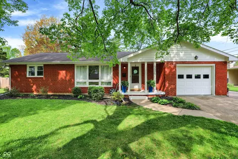4146 Roselawn Ave, Columbus, IN 47203