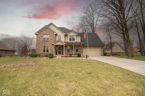 63 Park Forest Dr N, Whiteland, IN 46184