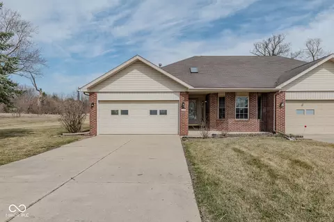 6604 12 Oaks Dr, Anderson, IN 46013