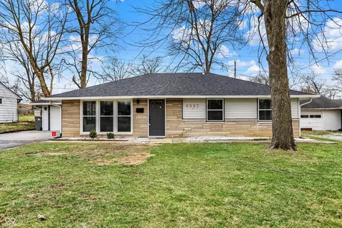 5887 Meadowlark Dr, Indianapolis, IN 46226
