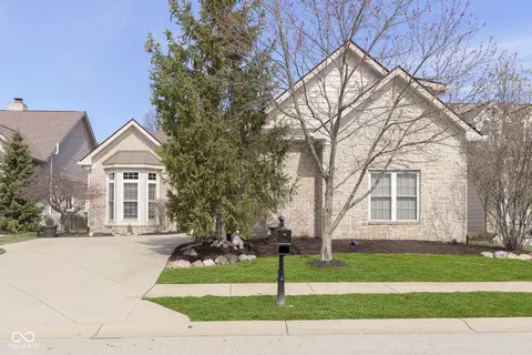 15254 Kampen Cir, Carmel, IN 46033