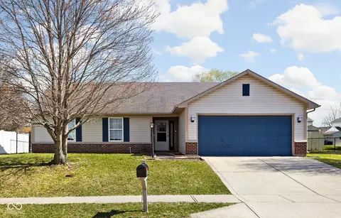 353 Brixton Woods W Dr, Pittsboro, IN 46167