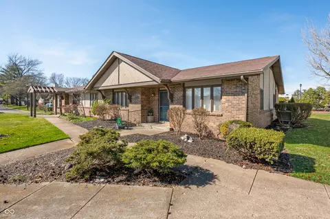 3875 Offshore Dr, Columbus, IN 47203