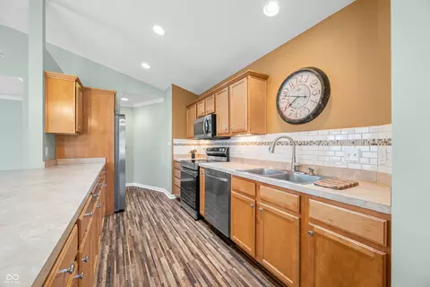 Kitchen - 1120 Constitution Dr, Edinburgh, IN 46124 photo 1 of 3