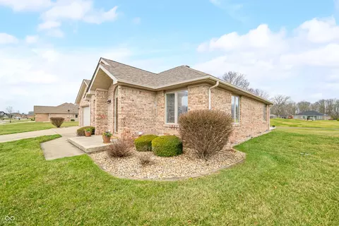 Exterior - 1120 Constitution Dr, Edinburgh, IN 46124 photo 6 of 13