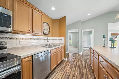 Entry Way - 1120 Constitution Dr, Edinburgh, IN 46124 photo 5 of 6
